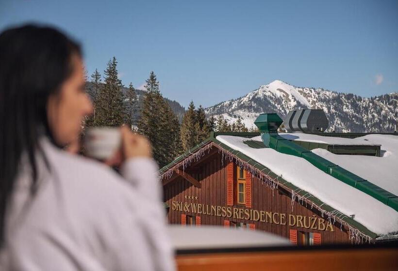 אתר נופש Ski & Wellness Residence Družba