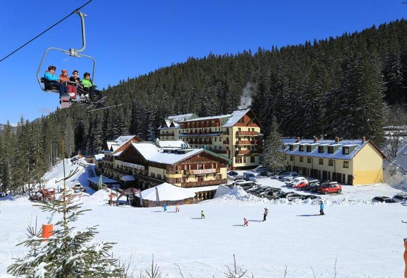 אתר נופש Ski & Wellness Residence Družba