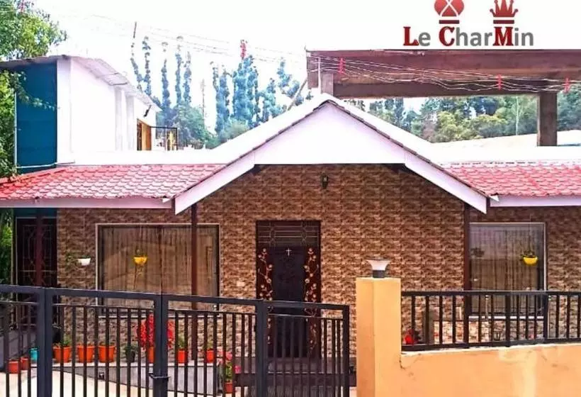 ベッドアンドブレックファースト Le Charmin