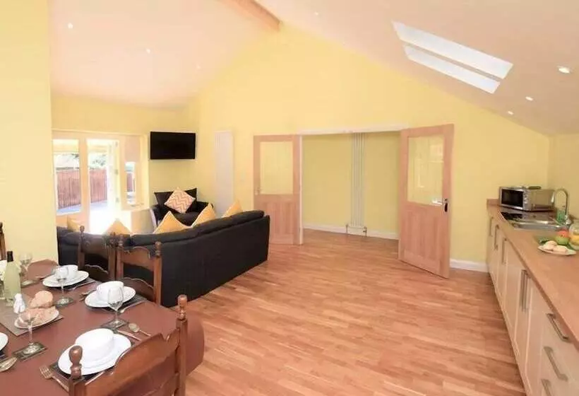 Aamiaismajoitus (B&B) The White Lady