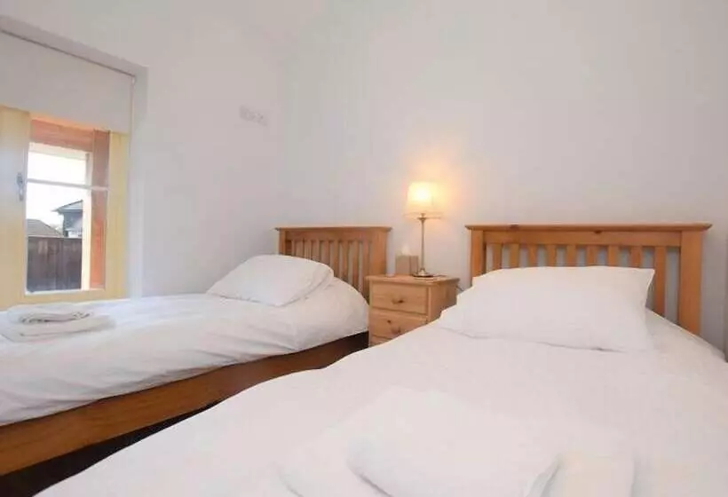 Aamiaismajoitus (B&B) The White Lady