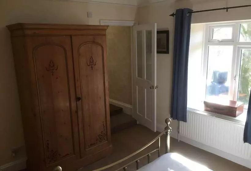 Dartfordleigh Bed And Breakfast