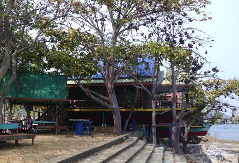 בית מלון כפרי Rimtalay Resort Koh Si Chang