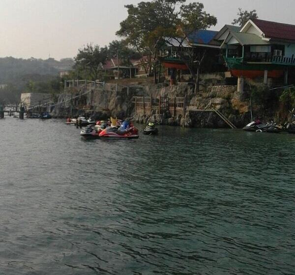 בית מלון כפרי Rimtalay Resort Koh Si Chang