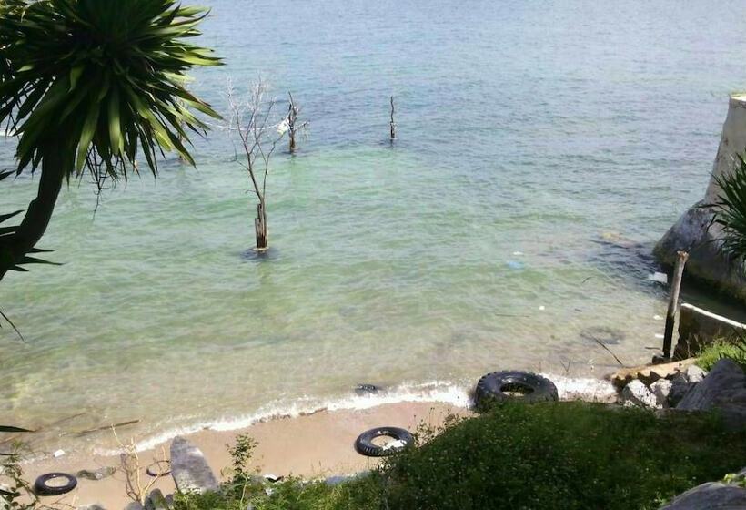 בית מלון כפרי Rimtalay Resort Koh Si Chang