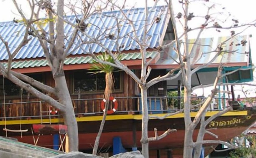 בית מלון כפרי Rimtalay Resort Koh Si Chang