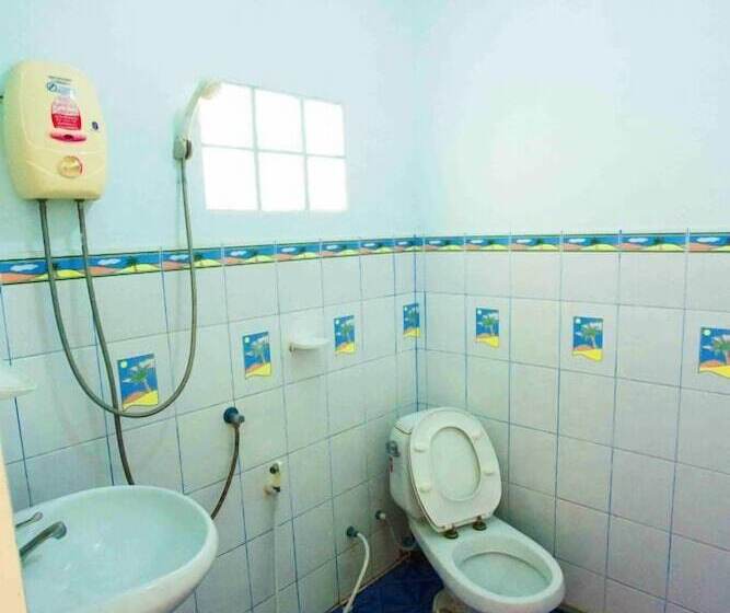 בית מלון כפרי Rimtalay Resort Koh Si Chang