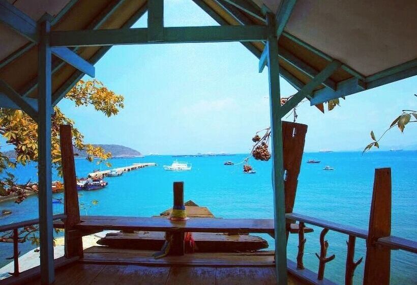 בית מלון כפרי Rimtalay Resort Koh Si Chang