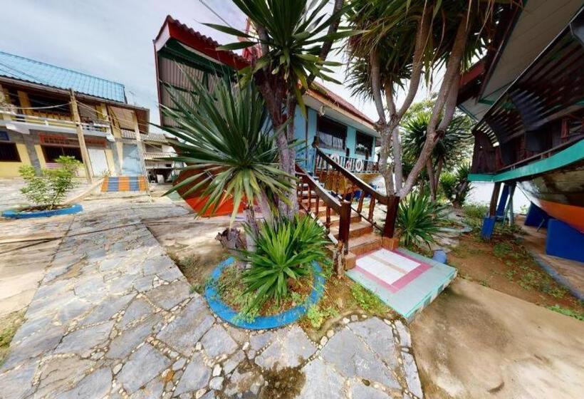 בית מלון כפרי Rimtalay Resort Koh Si Chang