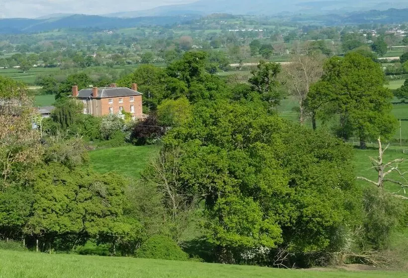 Majatalo Brimford House