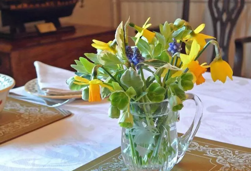 Majatalo Brimford House