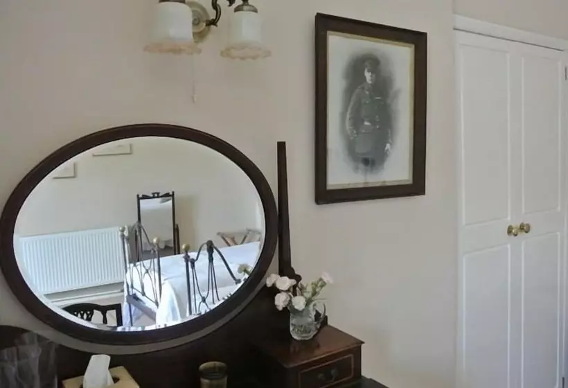 Majatalo Brimford House