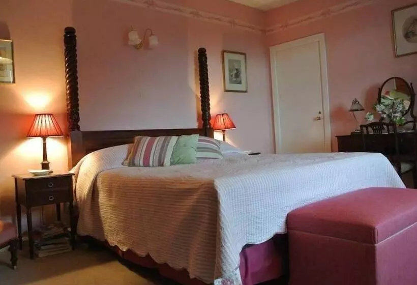 Majatalo Brimford House