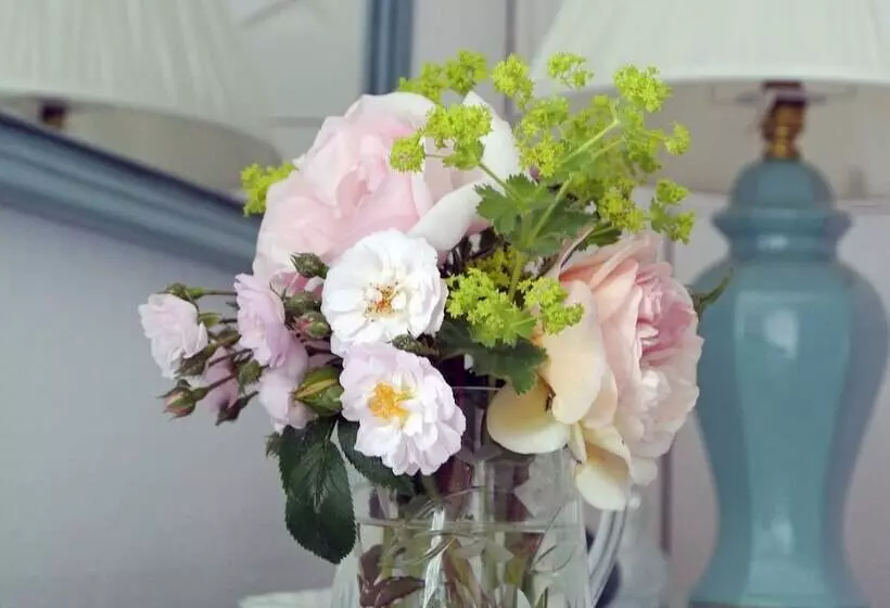 Majatalo Brimford House