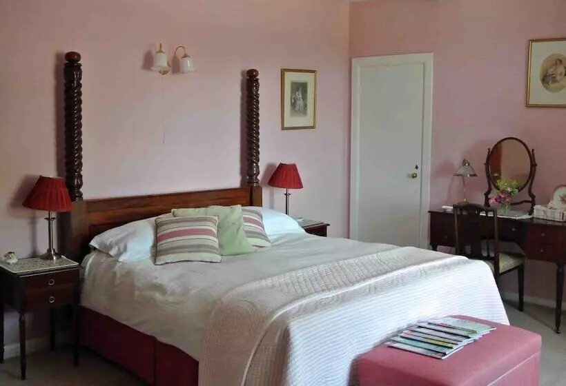 Majatalo Brimford House