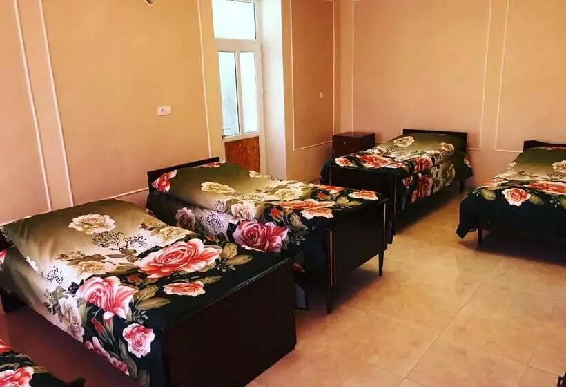 تختخواب و صبحانه Hayq Guest House