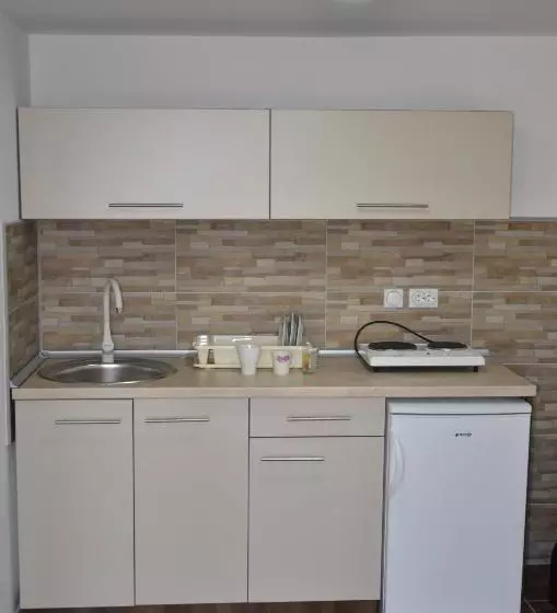 Majatalo Apartmani Janja