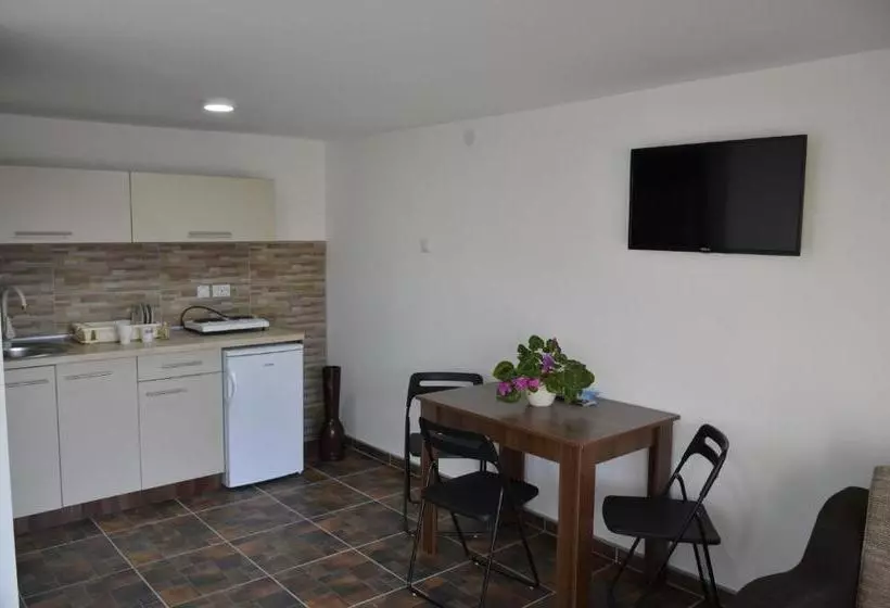 Majatalo Apartmani Janja