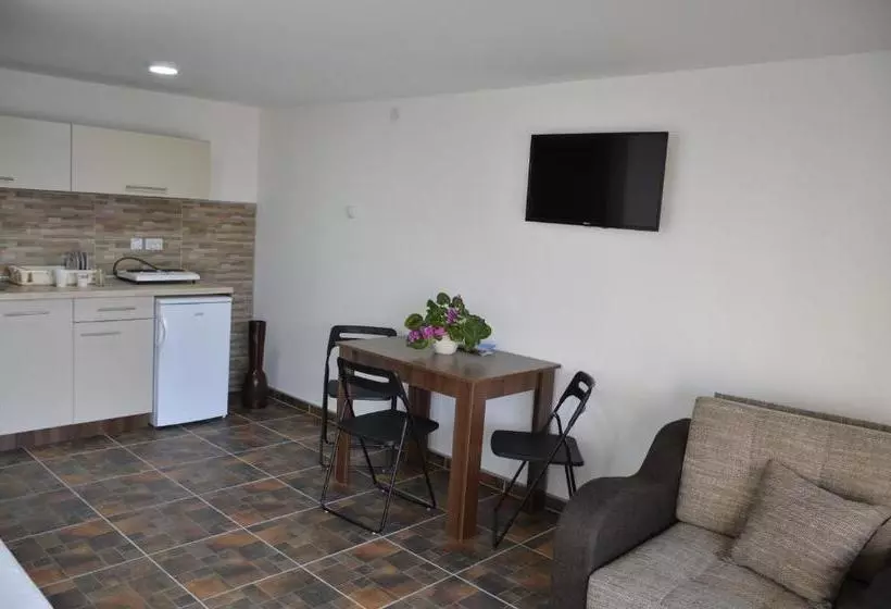 Majatalo Apartmani Janja