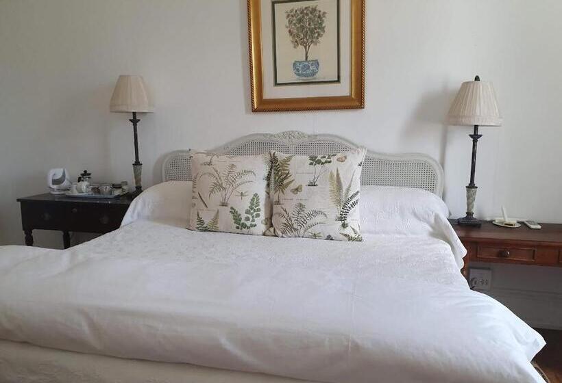 פנסיון Die Tuishuise & Victoria Manor