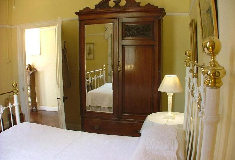 פנסיון Die Tuishuise & Victoria Manor