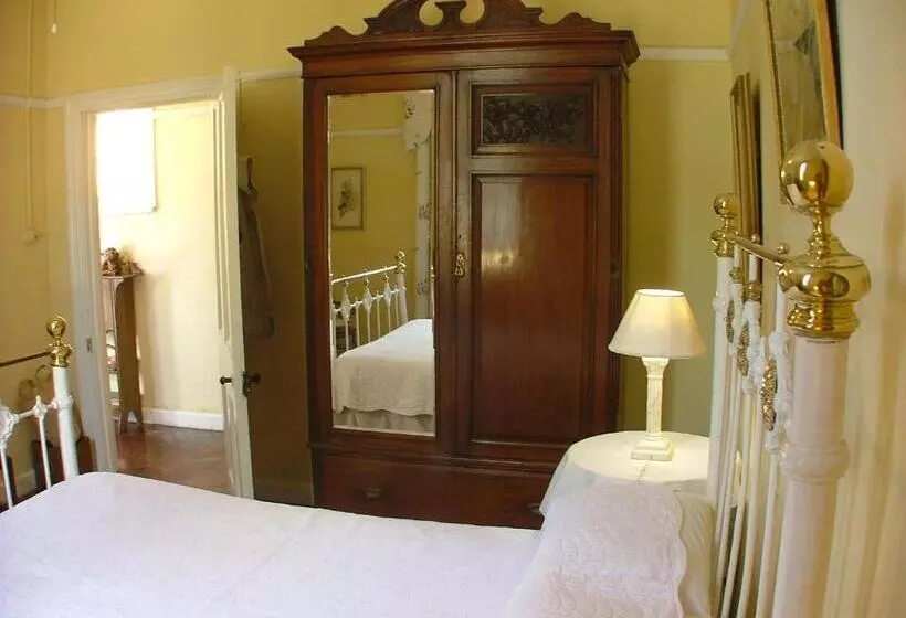 Majatalo Die Tuishuise & Victoria Manor