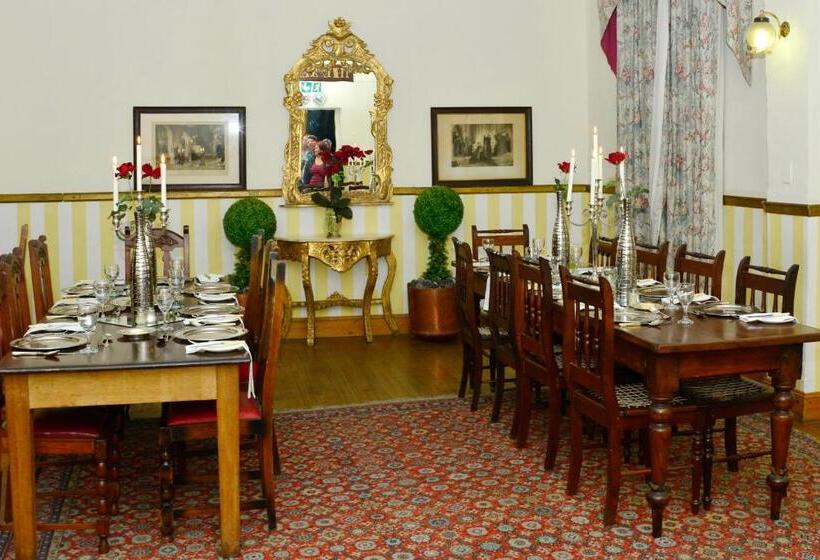 פנסיון Die Tuishuise & Victoria Manor