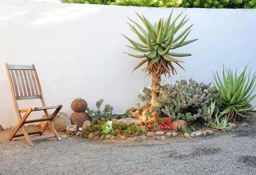 Majatalo Die Tuishuise & Victoria Manor