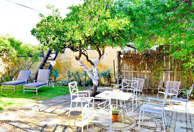 פנסיון Die Tuishuise & Victoria Manor