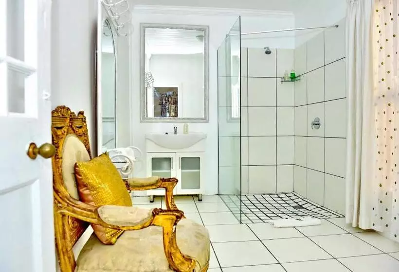 Majatalo Die Tuishuise & Victoria Manor