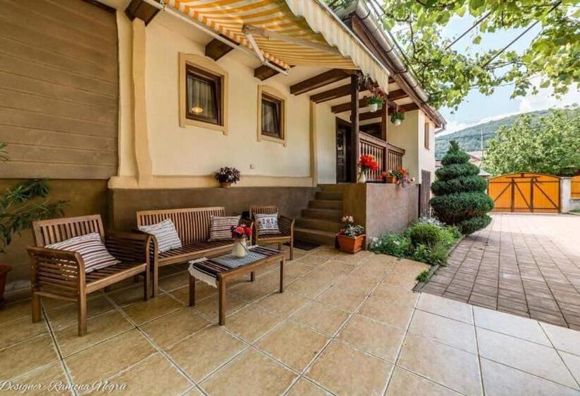 פנסיון La Nana