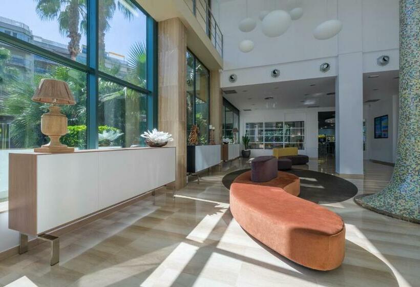 ホテル California Palace