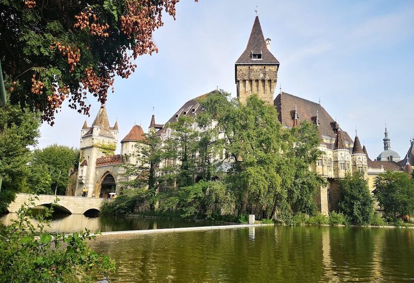 Hotel Crowne Plaza Budapest, An Ihg