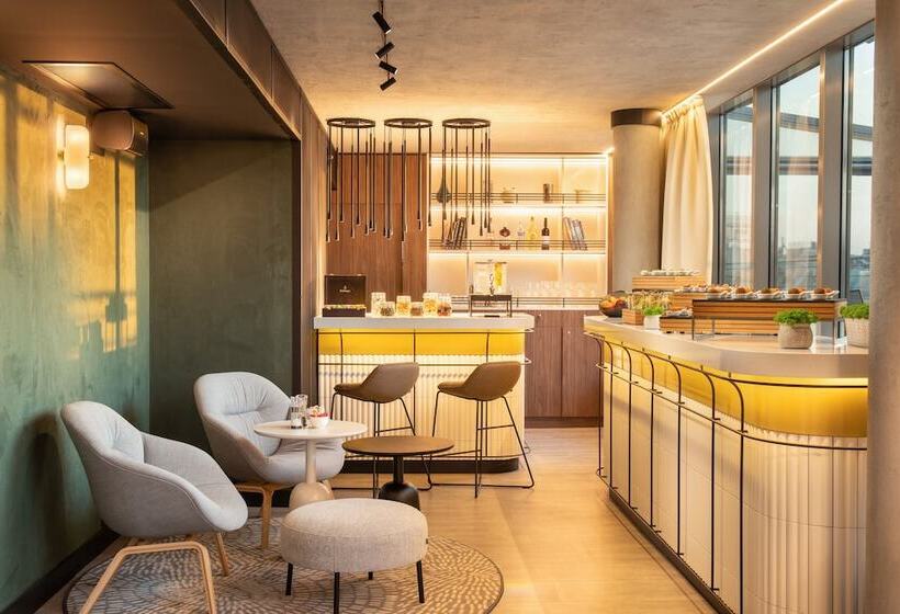 Hotel Crowne Plaza Budapest, An Ihg