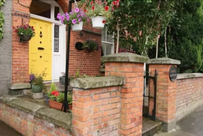 בית מלון כפרי Donnybrook Hall