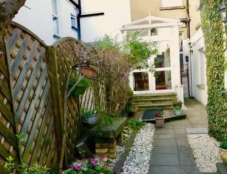 בית מלון כפרי Donnybrook Hall