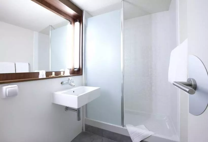 فندق Kyriad Chantilly Sud Luzarches