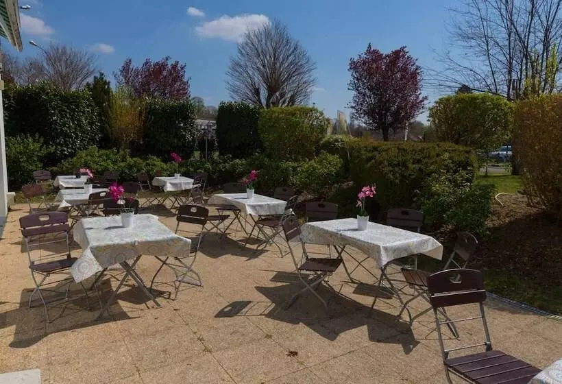 فندق Kyriad Chantilly Sud Luzarches