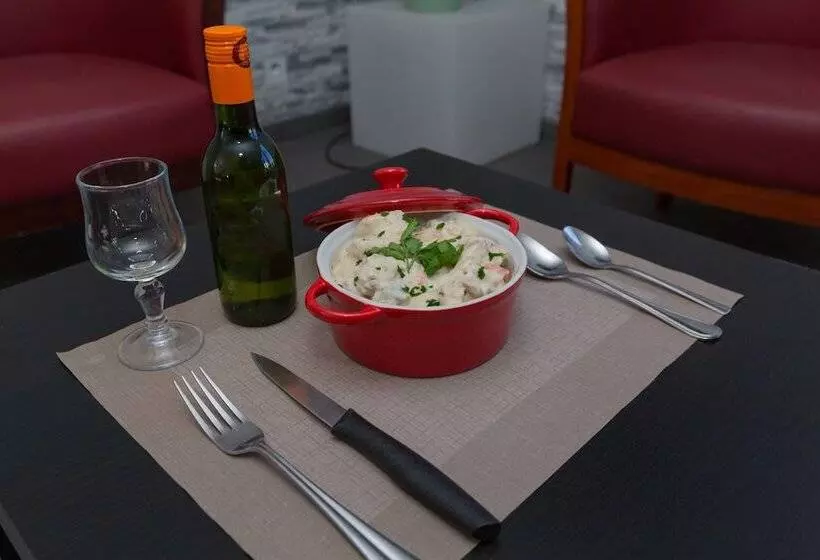 فندق Kyriad Chantilly Sud Luzarches