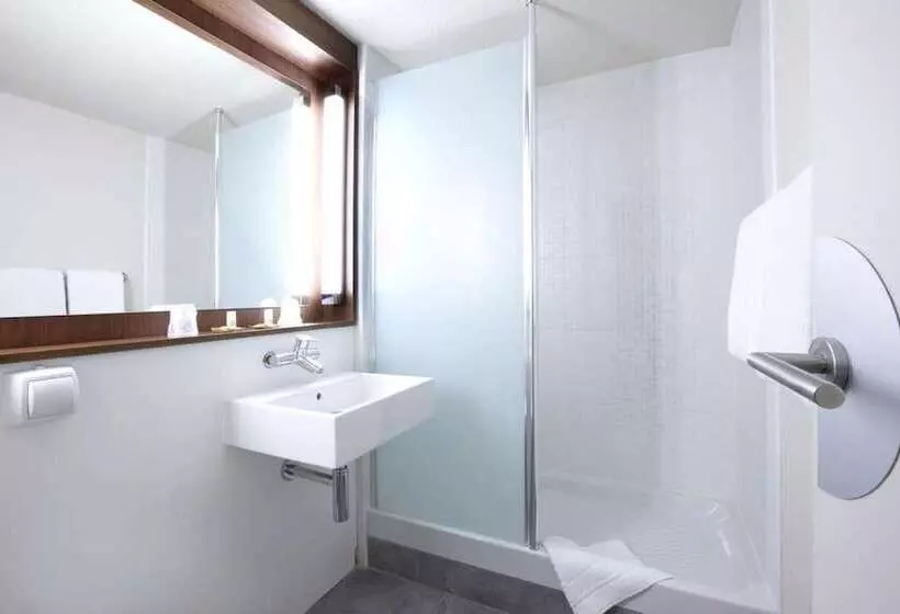 فندق Kyriad Chantilly Sud Luzarches