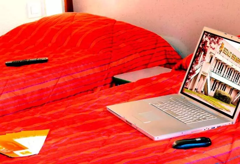 בית מלון כפרי Premiere Classe Coulommiers Mouroux