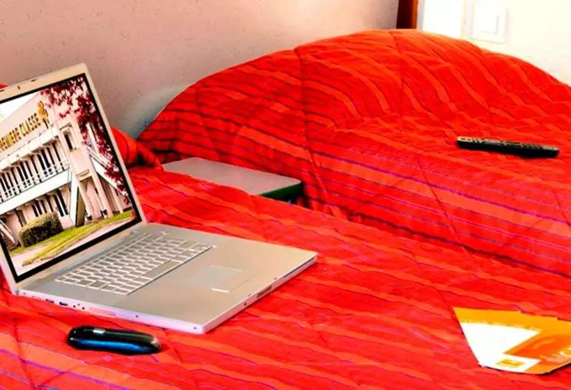 בית מלון כפרי Premiere Classe Coulommiers Mouroux