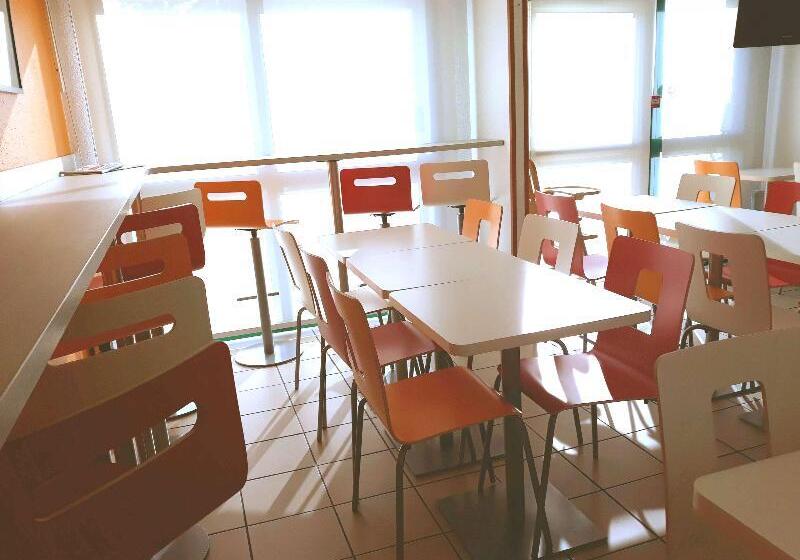 ホテル Premiere Classe Orleans Ouest La Chapelle St Mesmin