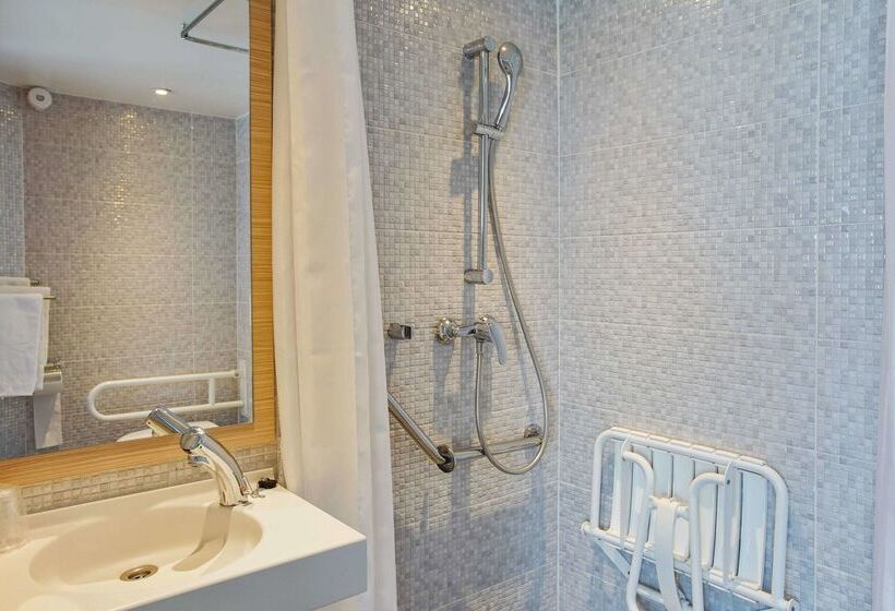 هتل Première Classe Villejust