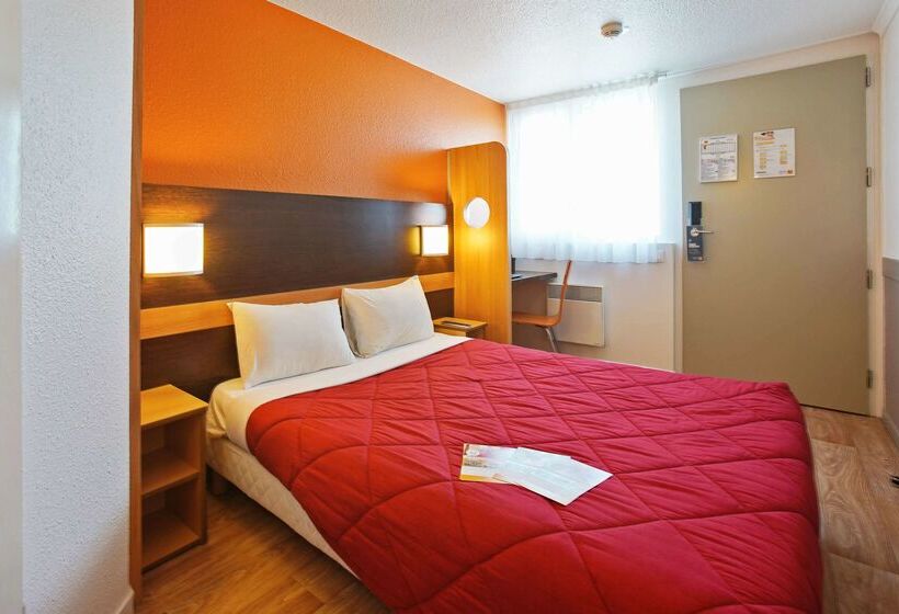 هتل Première Classe Villejust