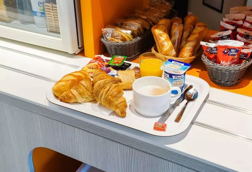 هتل Première Classe Villejust