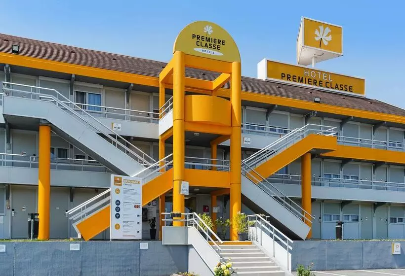 هتل Première Classe Villejust