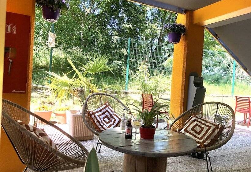 هتل Première Classe Villejust