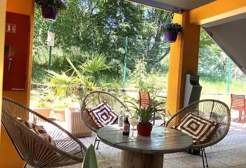 هتل Première Classe Villejust