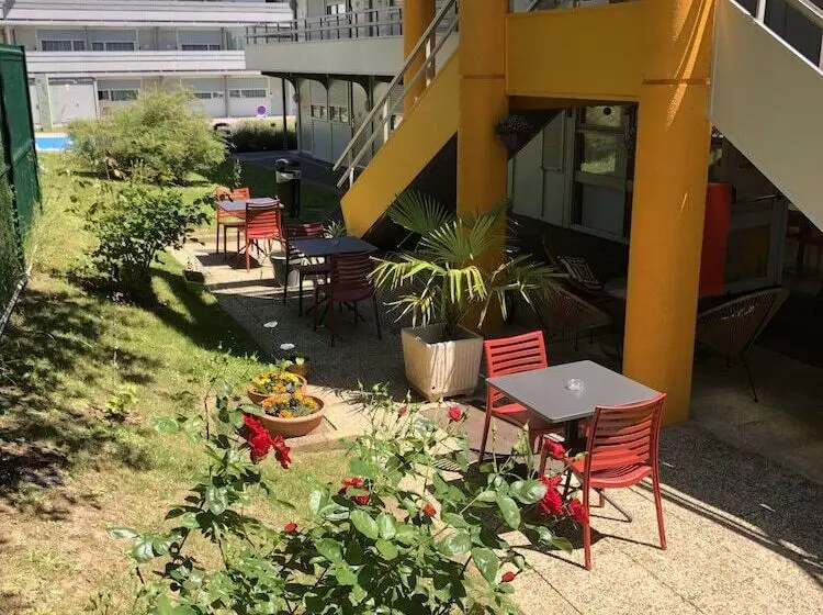 هتل Première Classe Villejust